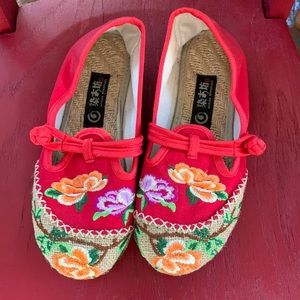 Red Chinese shoes